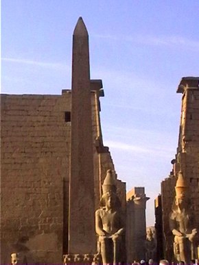 sa jumelle se trouve place de la Concorde a Paris
